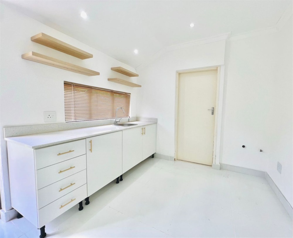 Bachelor apartment to rent in Westville - 1WP1726313