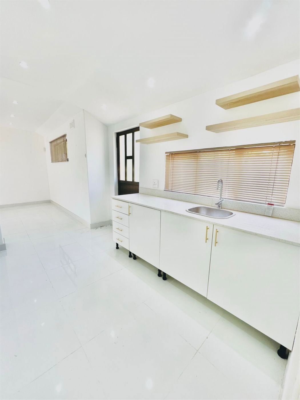 Bachelor apartment to rent in Westville - 1WP1726313