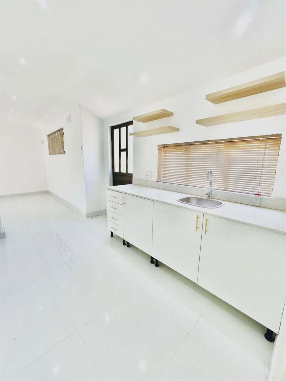 Bachelor apartment to rent in Westville - 1WP1726313