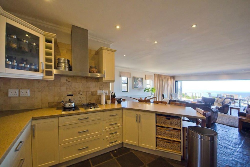 House for sale in Pezula Golf Estate - 1KG1598942 House for sale in Pezula Golf Estate - 1KG1598942