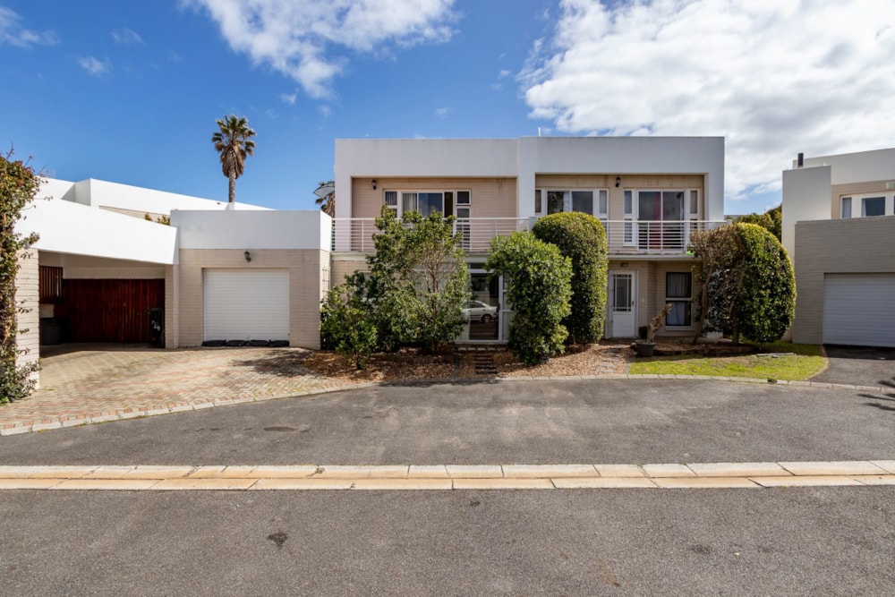 Security complex home sold in Gordons Bay - SW1674068 Security complex home sold in Gordons Bay - SW1674068