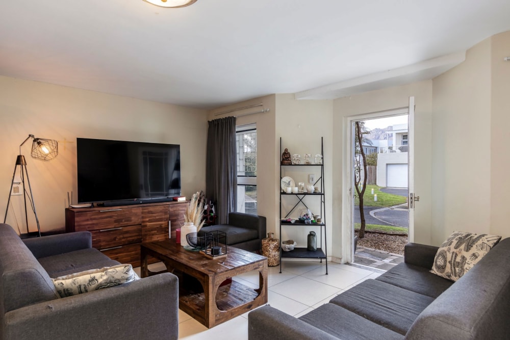 Security complex home sold in Gordons Bay - SW1674068 Security complex home sold in Gordons Bay - SW1674068