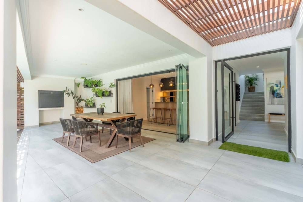 Double-storey house for sale in La Lucia - 1ND1668811