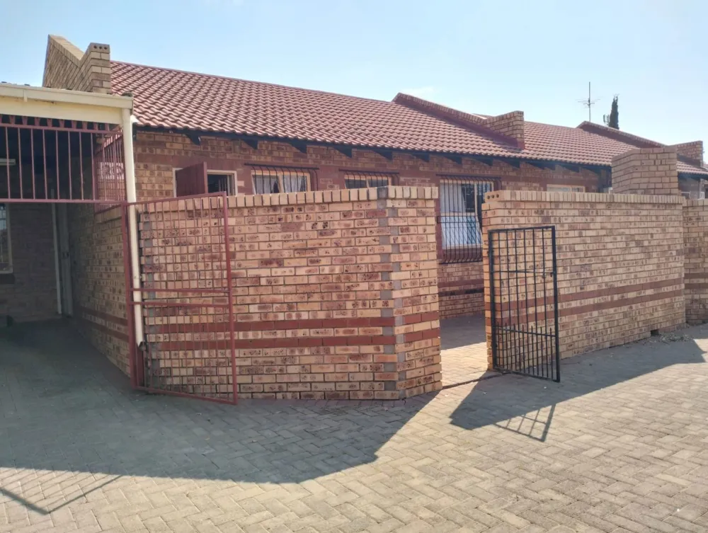 Townhouse let in Uitsig, Bloemfontein - 1BX1748785 Townhouse let in Uitsig, Bloemfontein - 1BX1748785