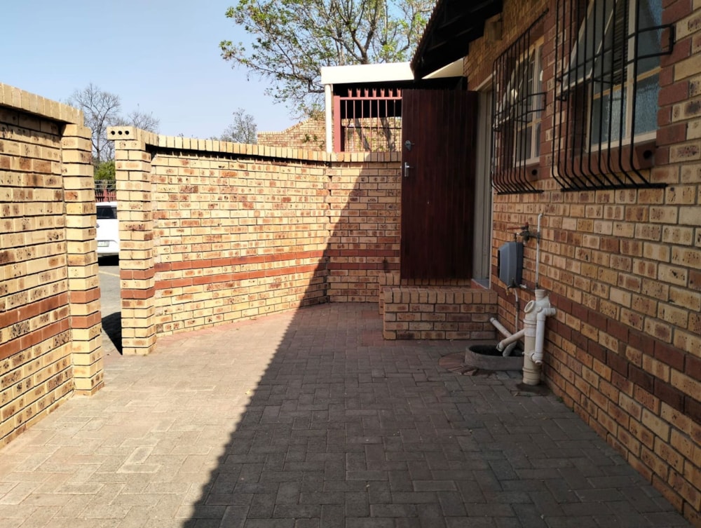 Townhouse to rent in Uitsig, Bloemfontein - 1BX1729253