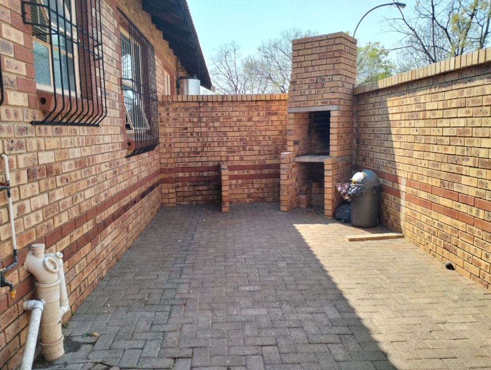 Townhouse to rent in Uitsig, Bloemfontein - 1BX1729253