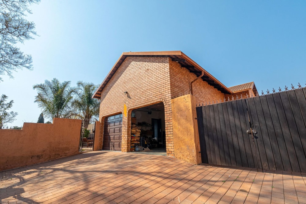 House for sale in Country View, Midrand - MR1673632