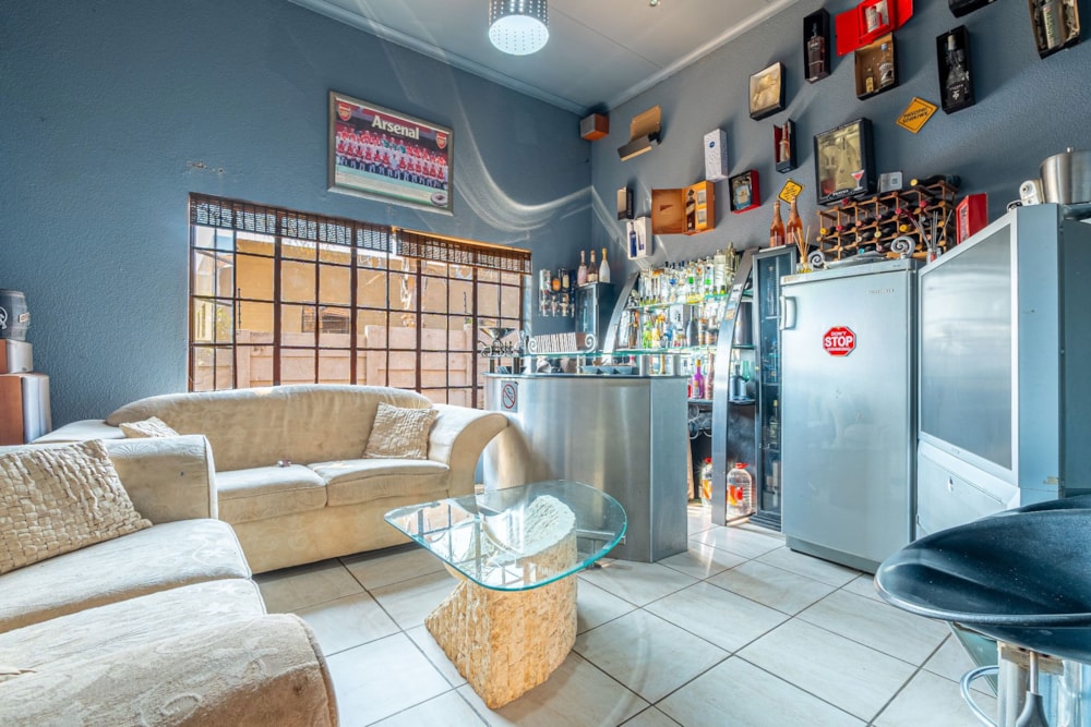 House for sale in Country View, Midrand - MR1673632