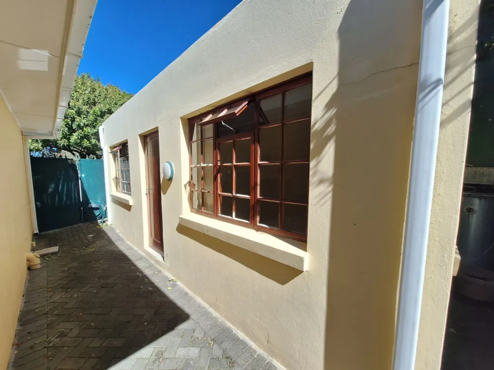 Bachelor apartment let in Hermanus Heights - ONL1734954
