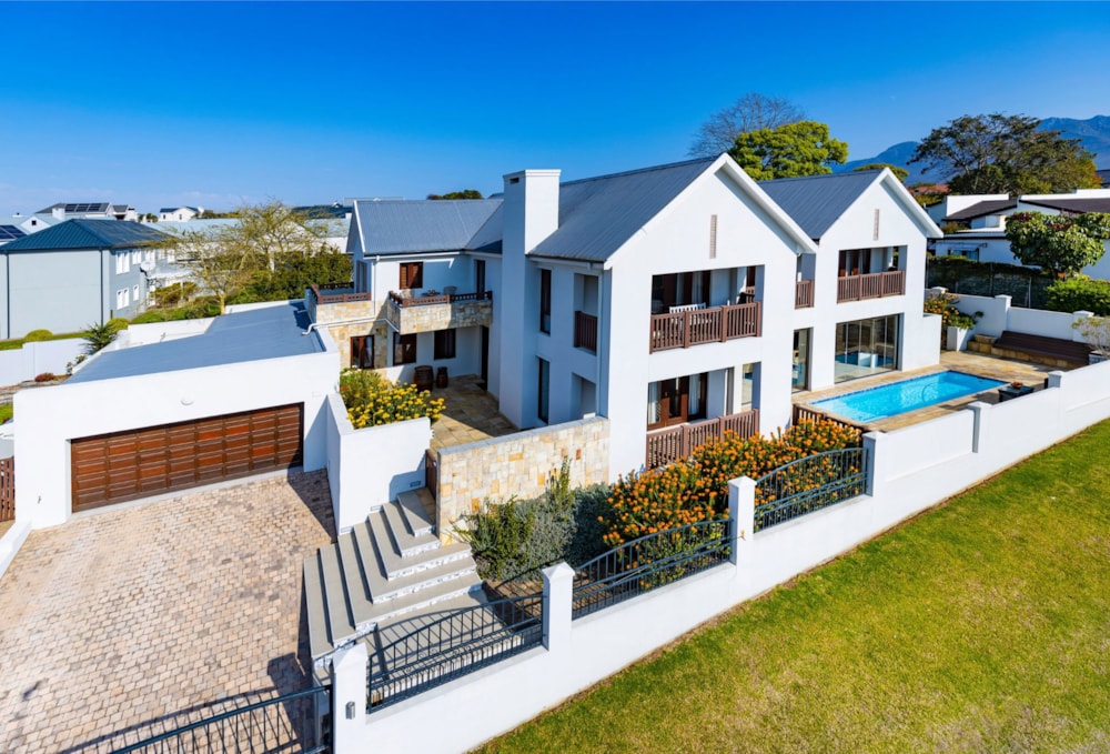 Double-storey house for sale in Kingswood Golf Estate - GEO1675982