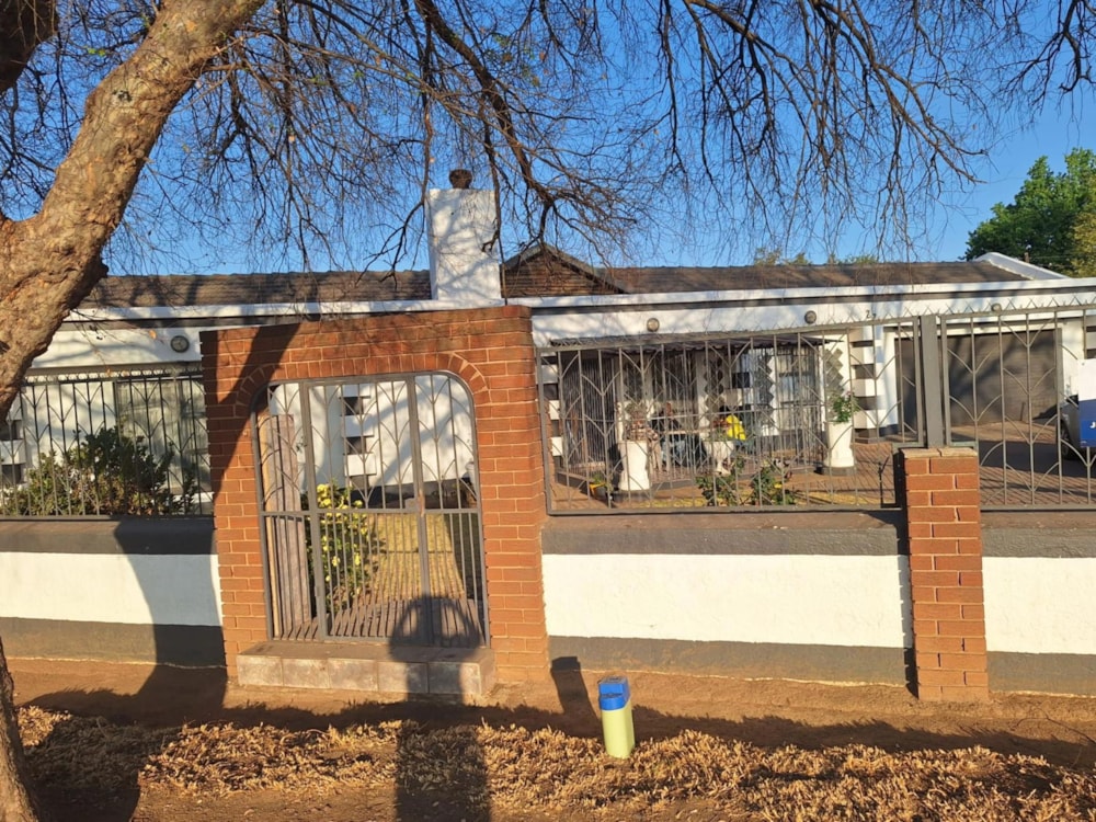 House for sale in Mackenzie Park - EN1674893 House for sale in Mackenzie Park - EN1674893