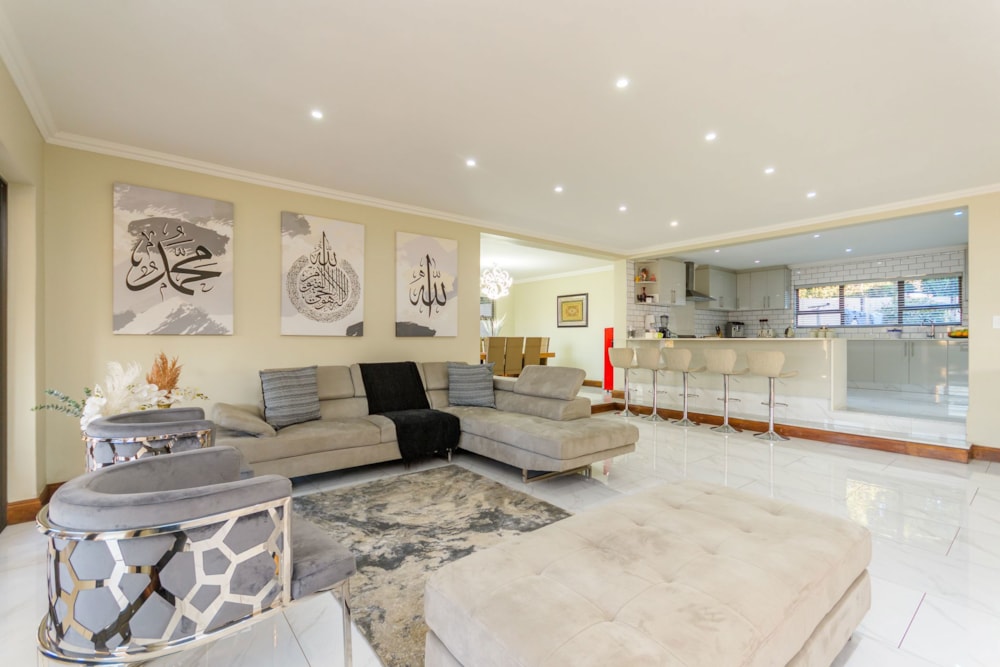 Double-storey house for sale in Bedfordview - BED1674254 Double-storey house for sale in Bedfordview - BED1674254