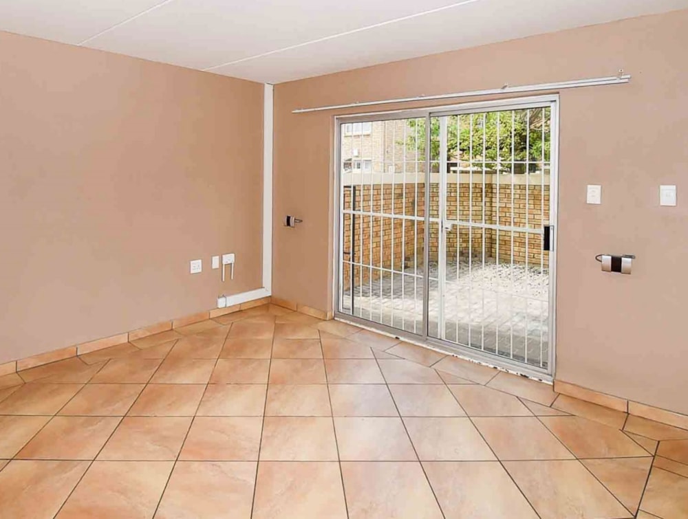 Townhouse for sale in Strubensvalley - RDT1677728 Townhouse for sale in Strubensvalley - RDT1677728