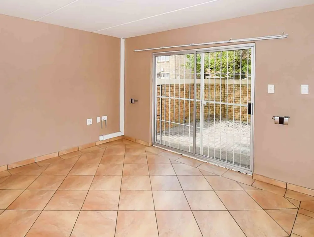 Townhouse for sale in Strubensvalley - RDT1677728 Townhouse for sale in Strubensvalley - RDT1677728