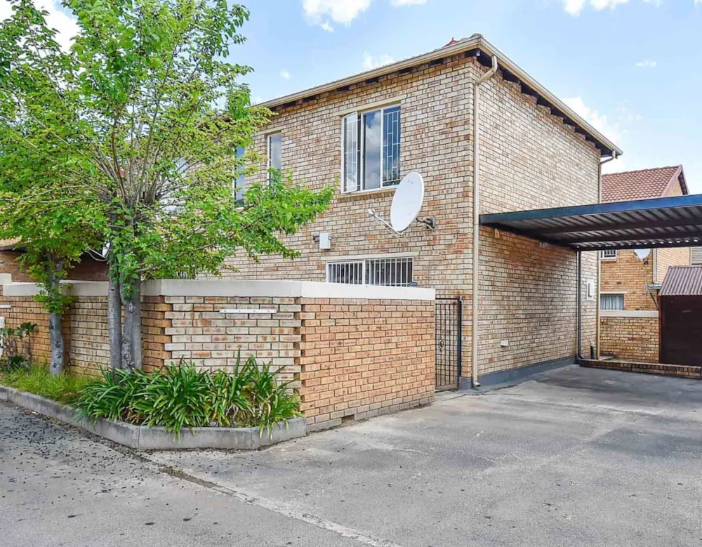 Townhouse for sale in Strubensvalley - RDT1677728 Townhouse for sale in Strubensvalley - RDT1677728