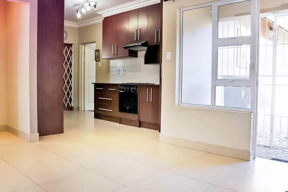 Security complex home let in Lilyvale - 1BX1677399 Security complex home let in Lilyvale - 1BX1677399