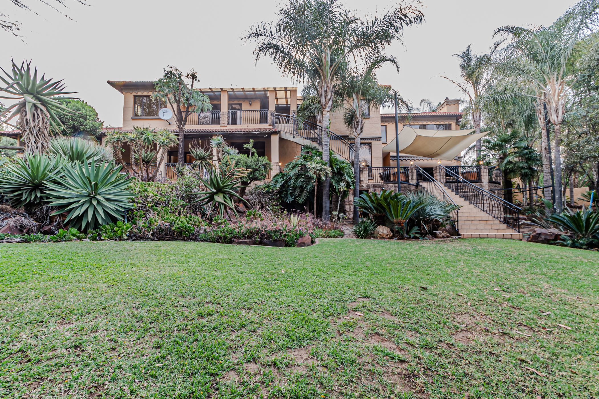 House sold in Country Lane Estate - CN1677989