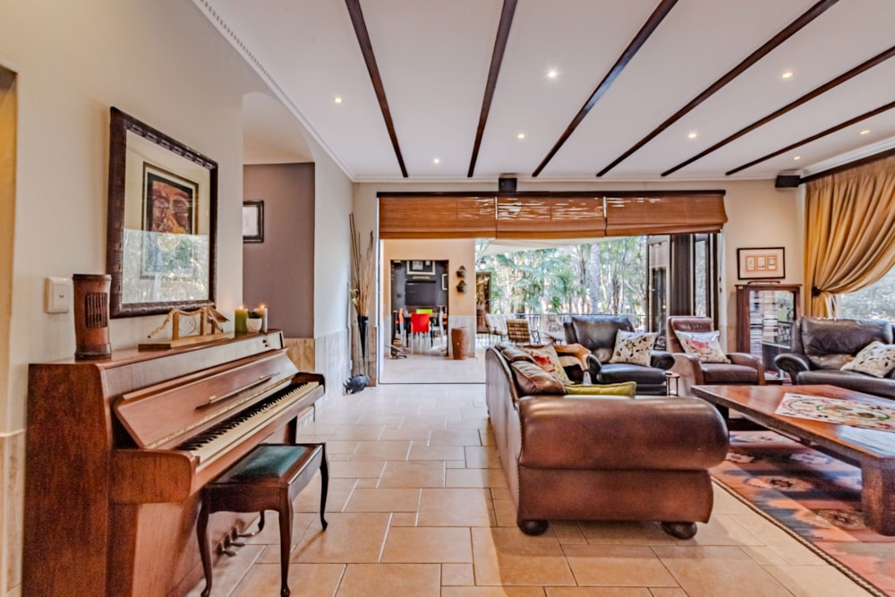 House sold in Country Lane Estate - CN1677989