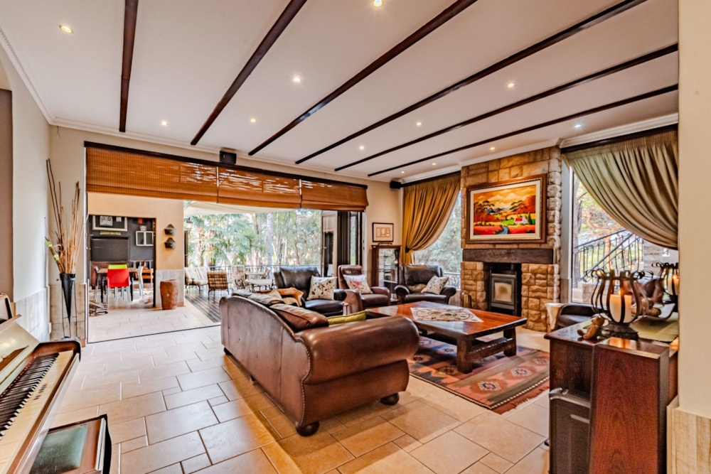 House sold in Country Lane Estate - CN1677989