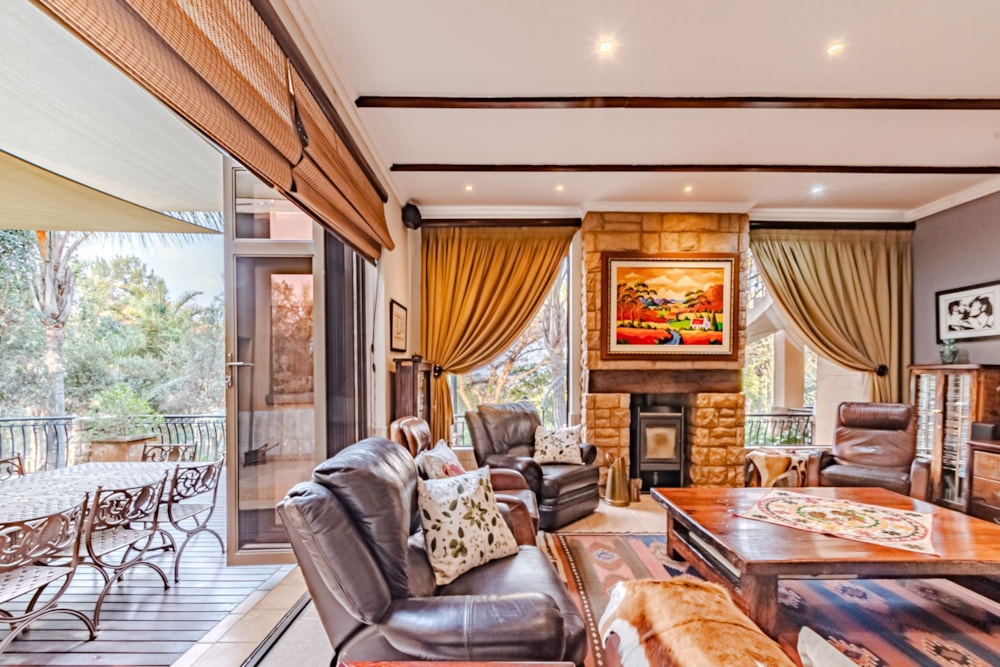 House sold in Country Lane Estate - CN1677989