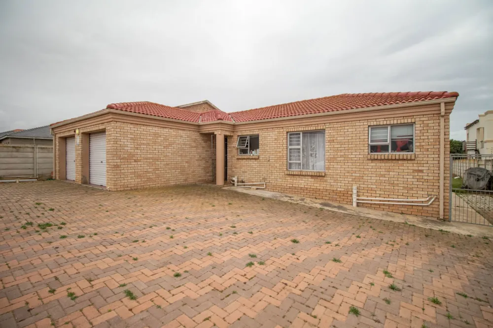 House sold in Bluewater Bay, Port Elizabeth, Gqeberha - 1PLZ1677315 House sold in Bluewater Bay, Port Elizabeth, Gqeberha - 1PLZ1677315