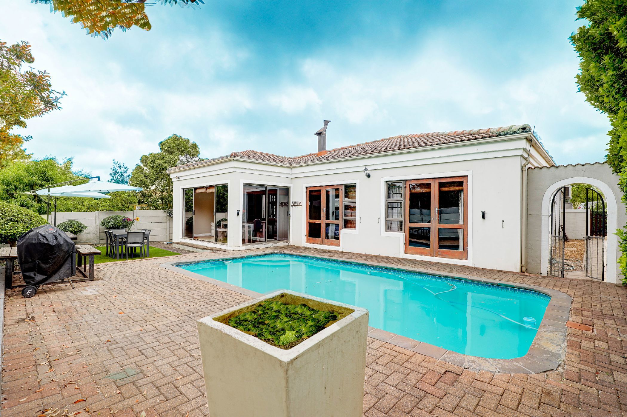 Security complex home let in Rosedale Estate - NSL1716443