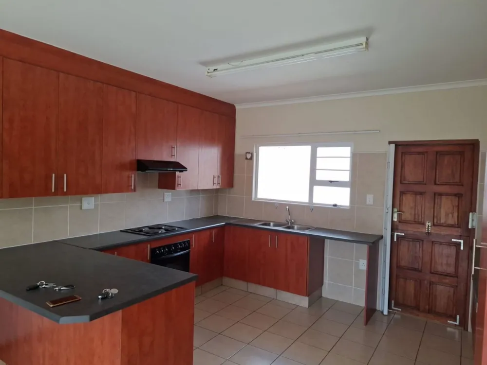 House let in Gonubie - 1EZ1742316