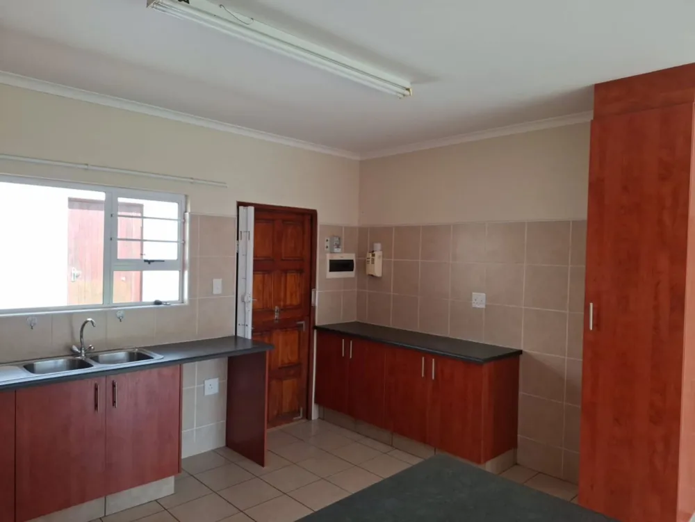 House let in Gonubie - 1EZ1742316