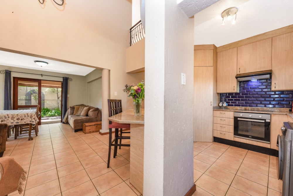 Townhouse sold in Douglasdale - FW1675284 Townhouse sold in Douglasdale - FW1675284