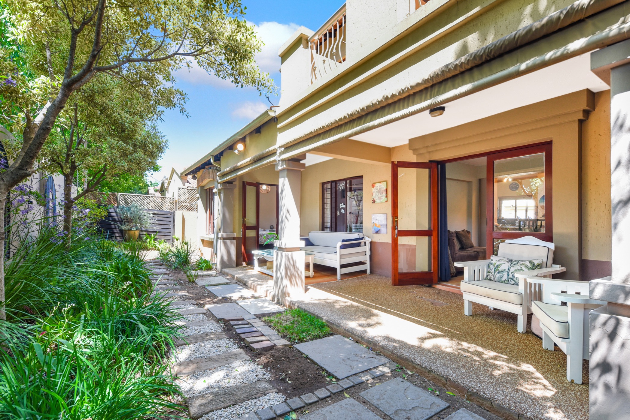 Townhouse sold in Douglasdale - FW1675284