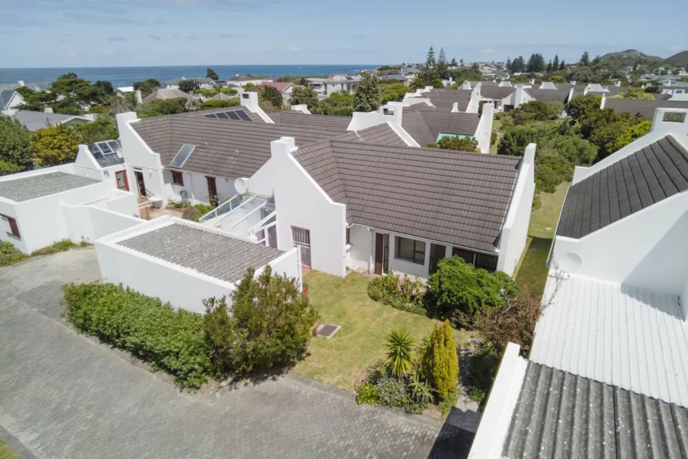 House let in Eastcliff, Hermanus - ONL1716939