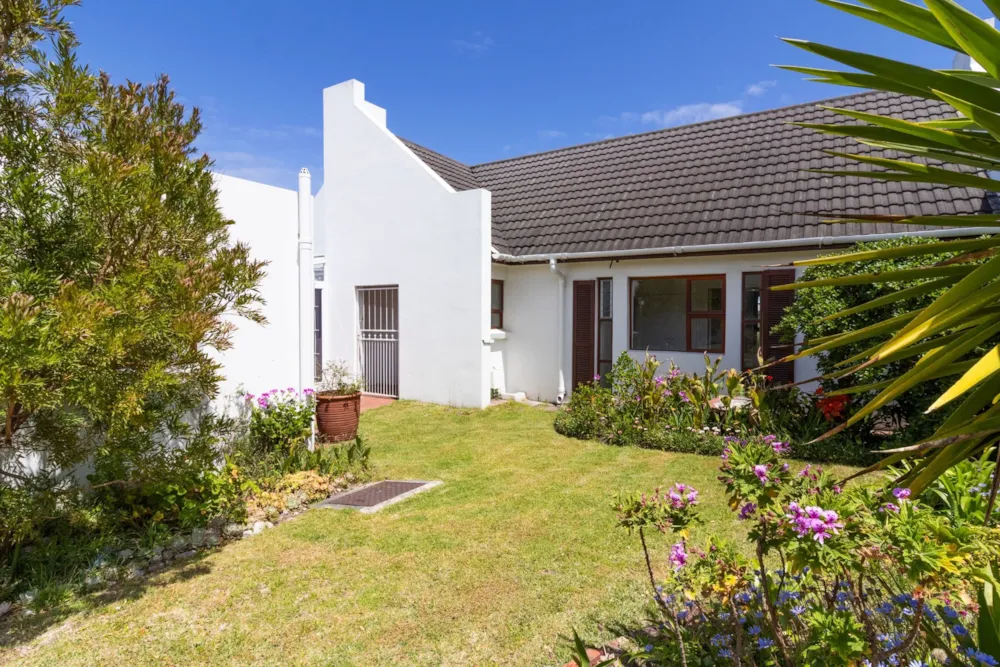 House let in Eastcliff, Hermanus - ONL1716939
