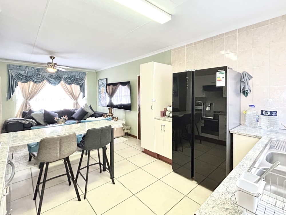 Townhouse for sale in Bendor Park - 1PS1678314 Townhouse for sale in Bendor Park - 1PS1678314