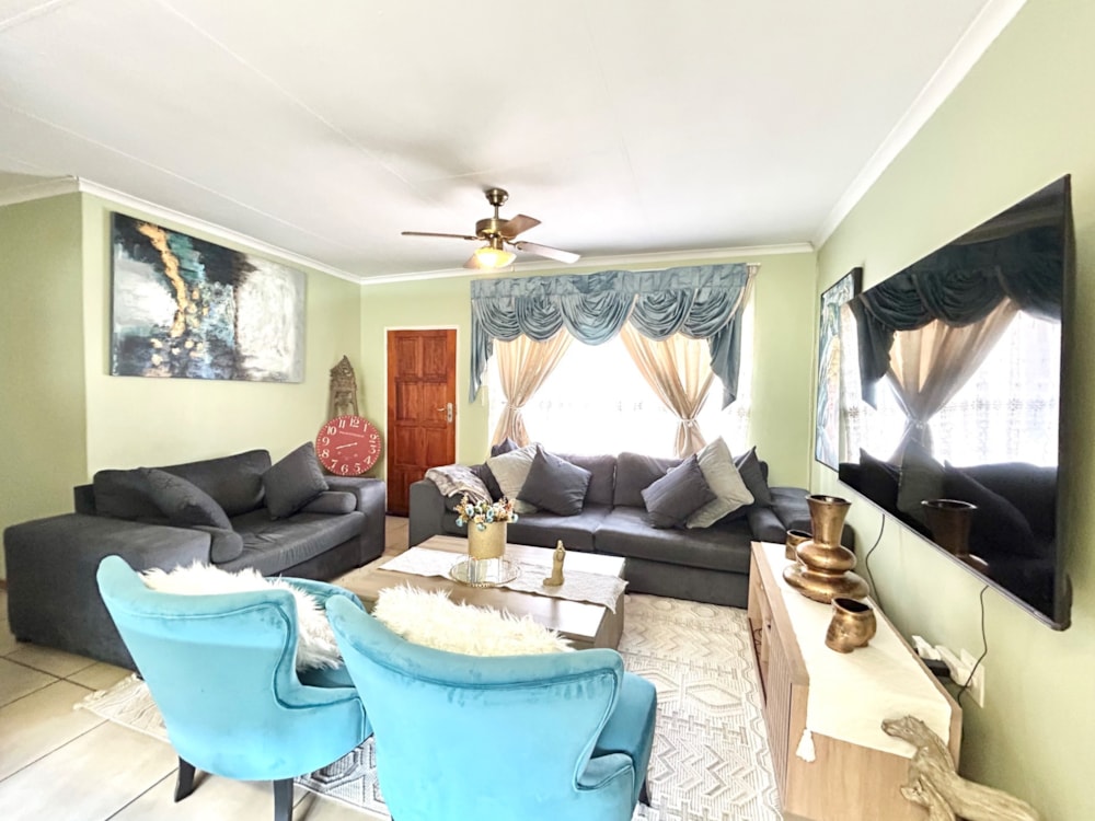 Townhouse for sale in Bendor Park - 1PS1678314 Townhouse for sale in Bendor Park - 1PS1678314