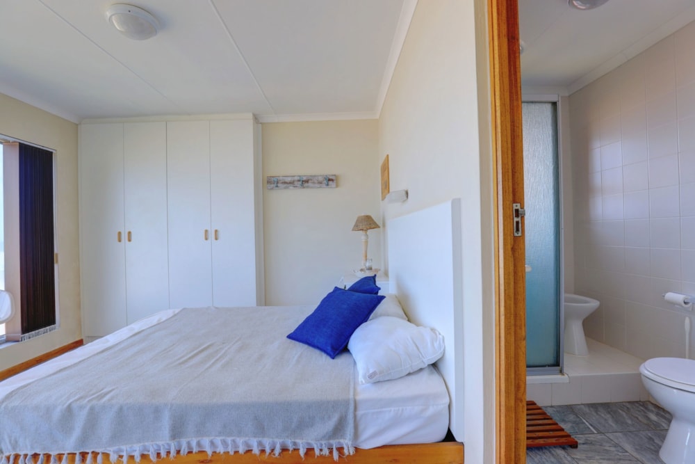 Beachfront villa for sale in Glentana - 1MB1675353