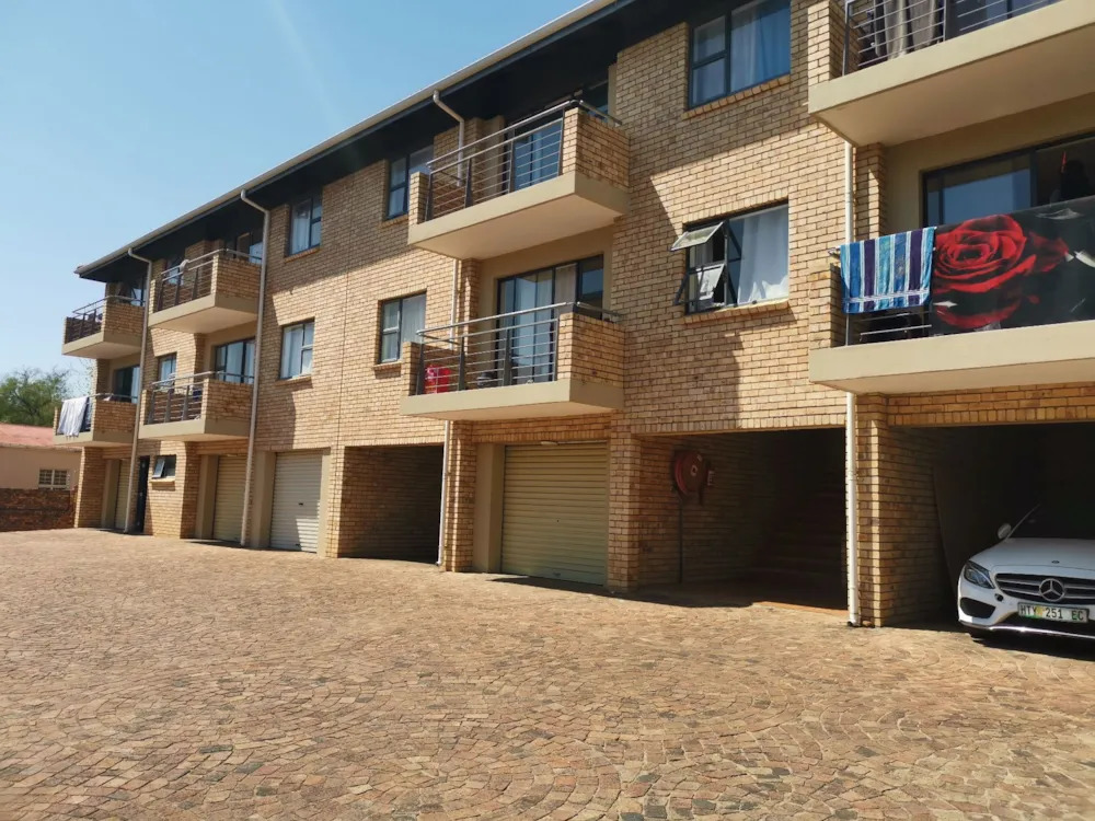 Apartment sold in Grahamstown Central (Makhanda Central) - 1GC1676246 Apartment sold in Grahamstown Central (Makhanda Central) - 1GC1676246