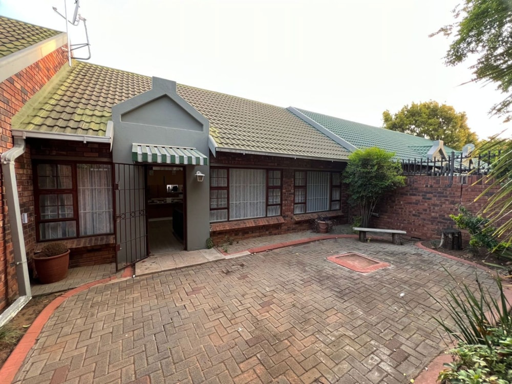 Townhouse for sale in Universitas - 1BX1677487 Townhouse for sale in Universitas - 1BX1677487