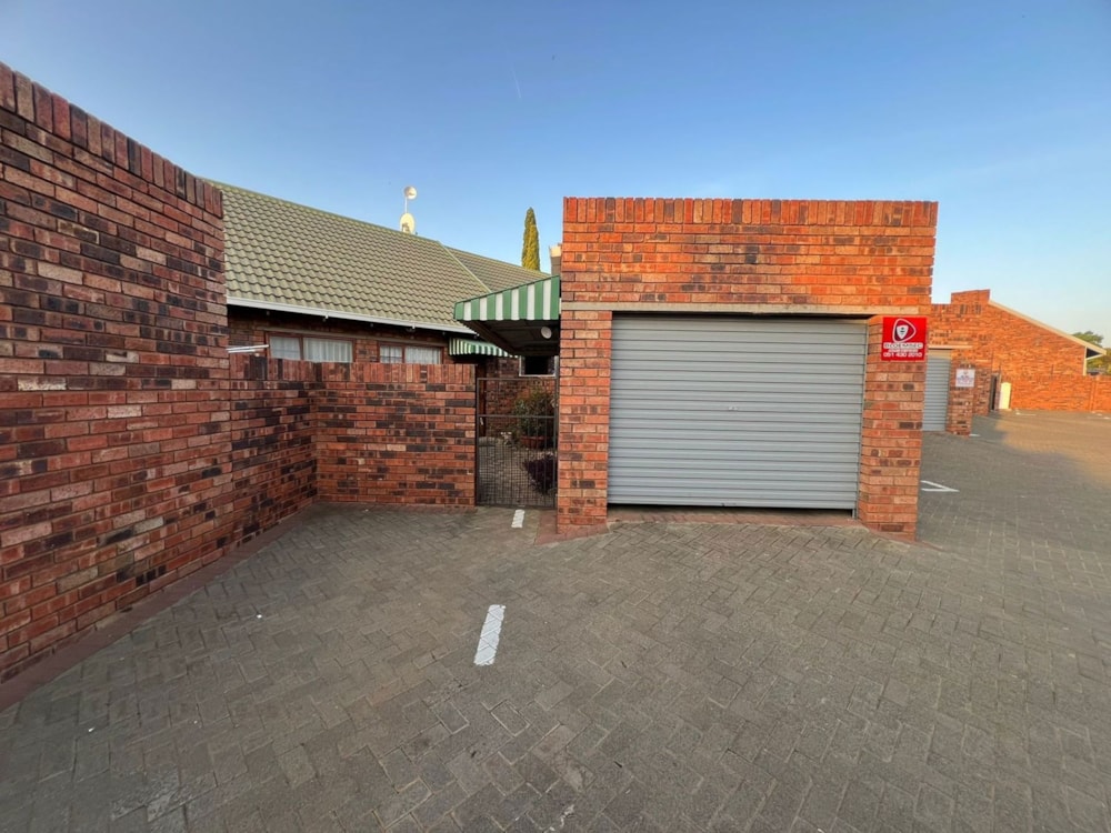 Townhouse for sale in Universitas - 1BX1677487 Townhouse for sale in Universitas - 1BX1677487