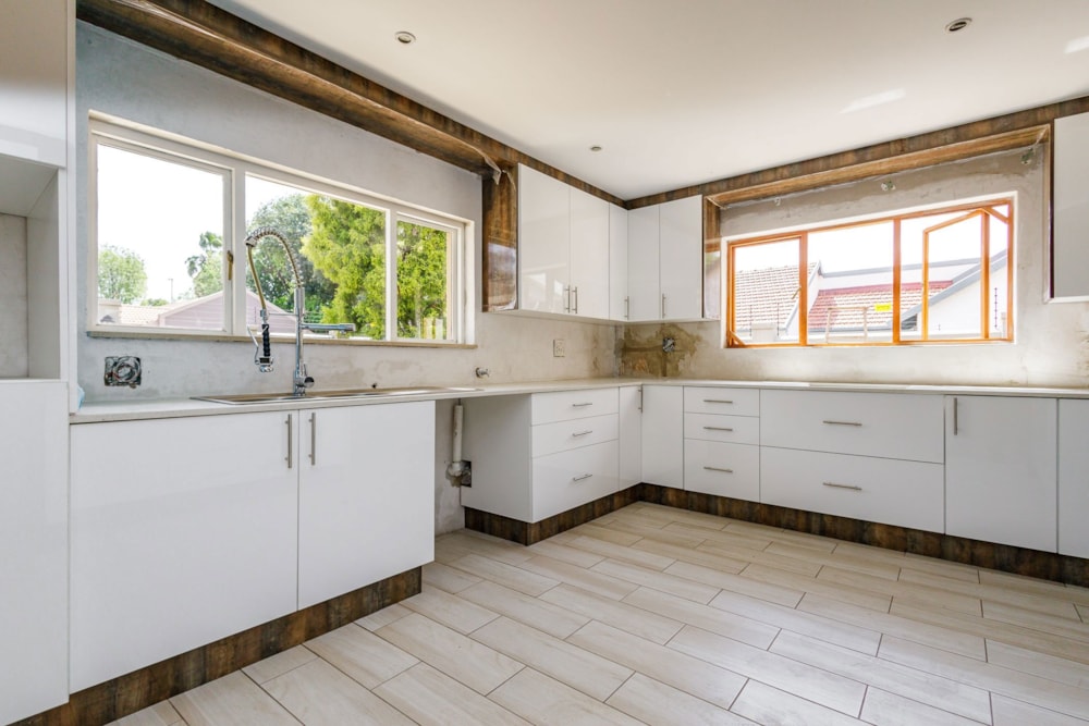 Townhouse for sale in New Redruth - 1AB1676677 Townhouse for sale in New Redruth - 1AB1676677