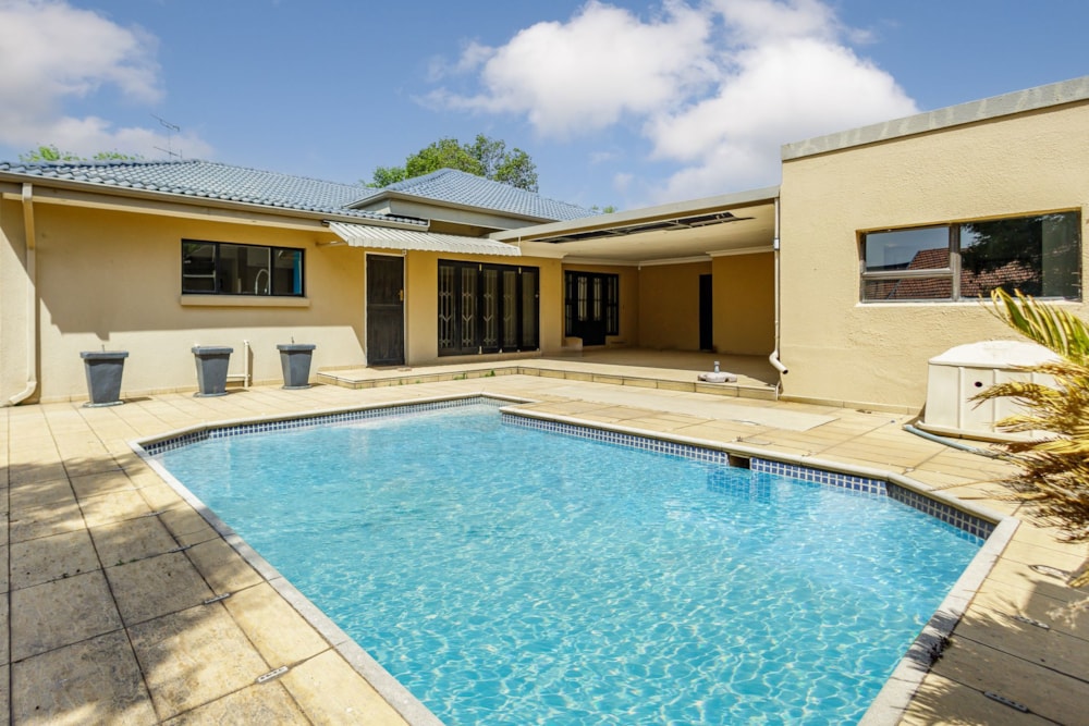 Townhouse for sale in New Redruth - 1AB1676677 Townhouse for sale in New Redruth - 1AB1676677