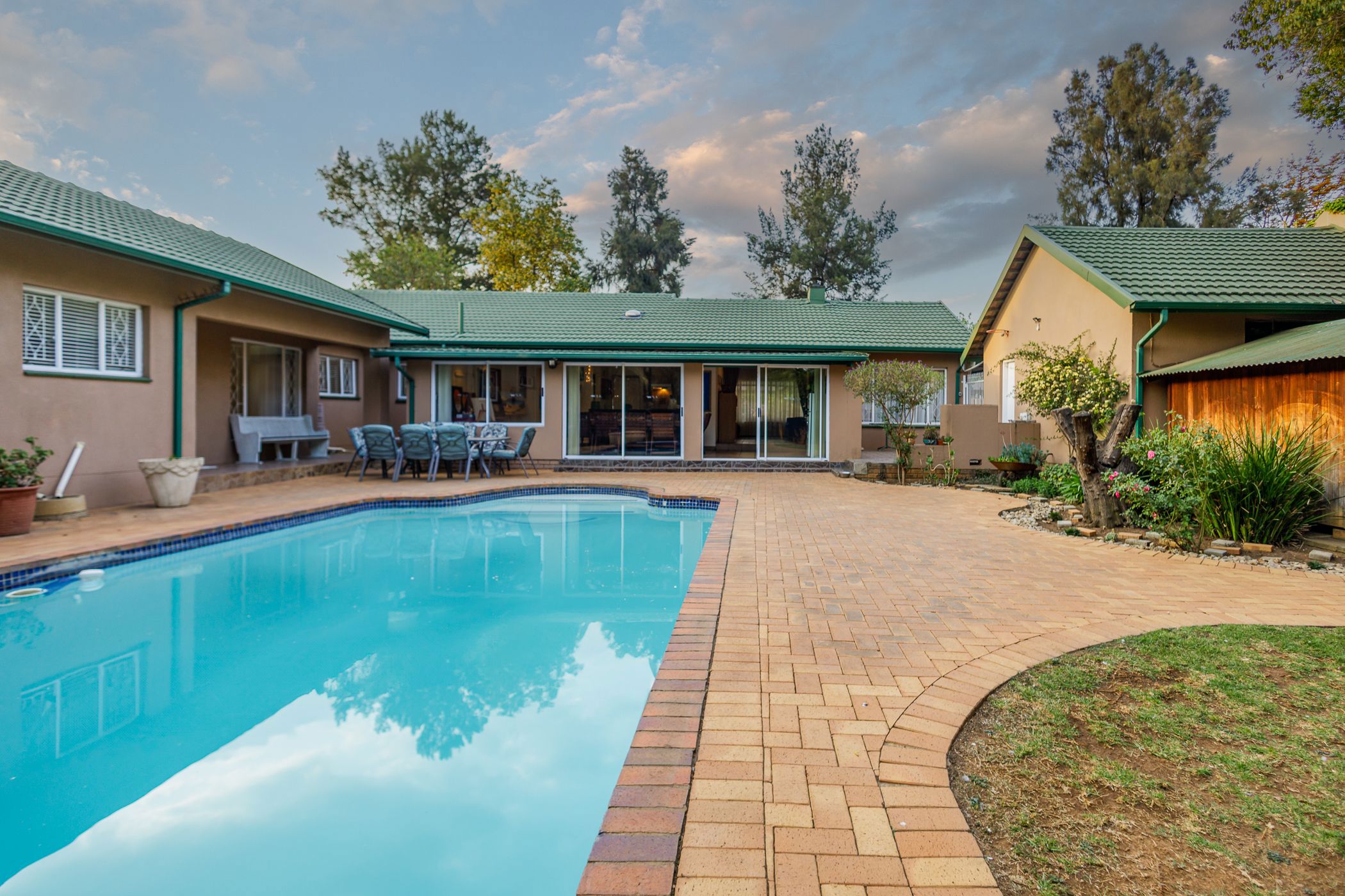 House sold in Brackendowns - 1GV1678210