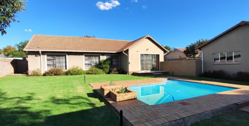 House for sale in Brackendowns - 1AB1677952