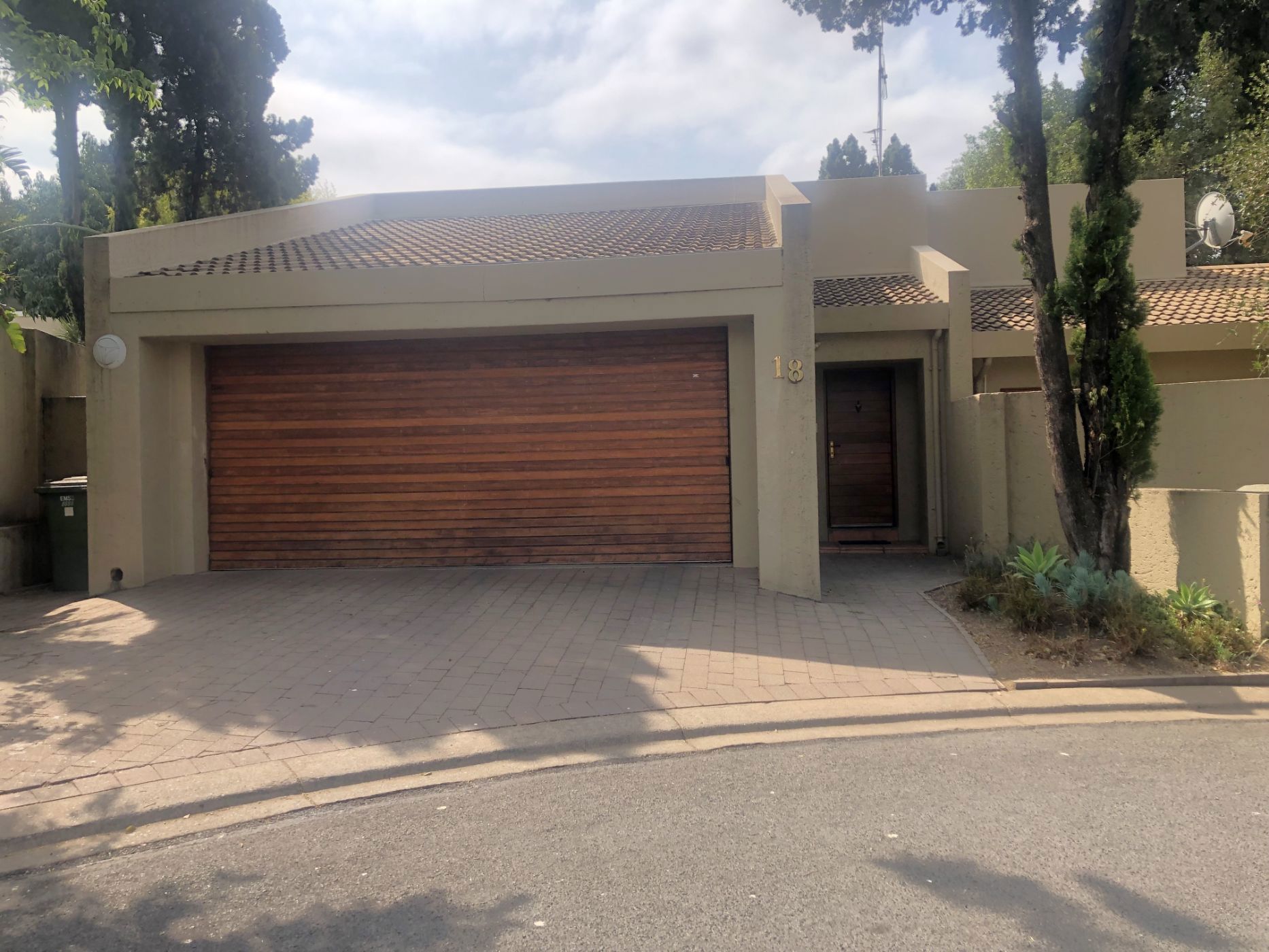 Single-storey cluster let in Lonehill - FYL1675618