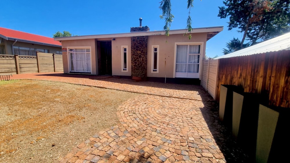 House sold in Uitsig, Bloemfontein - 1BX1678875 House sold in Uitsig, Bloemfontein - 1BX1678875