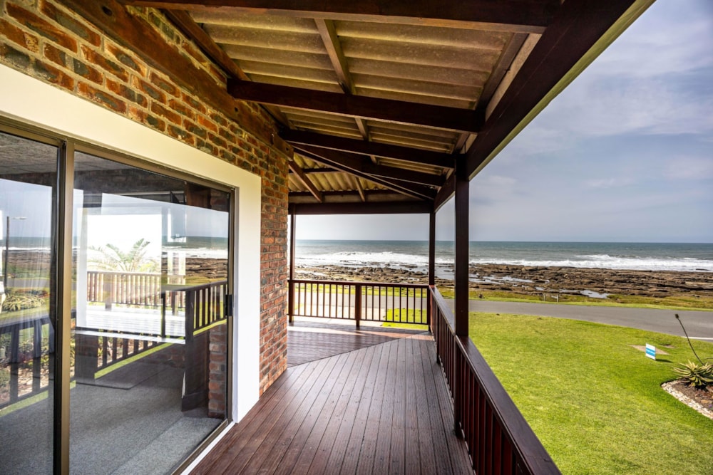 Double-storey house for sale in Kidds Beach - 1EZ1677200