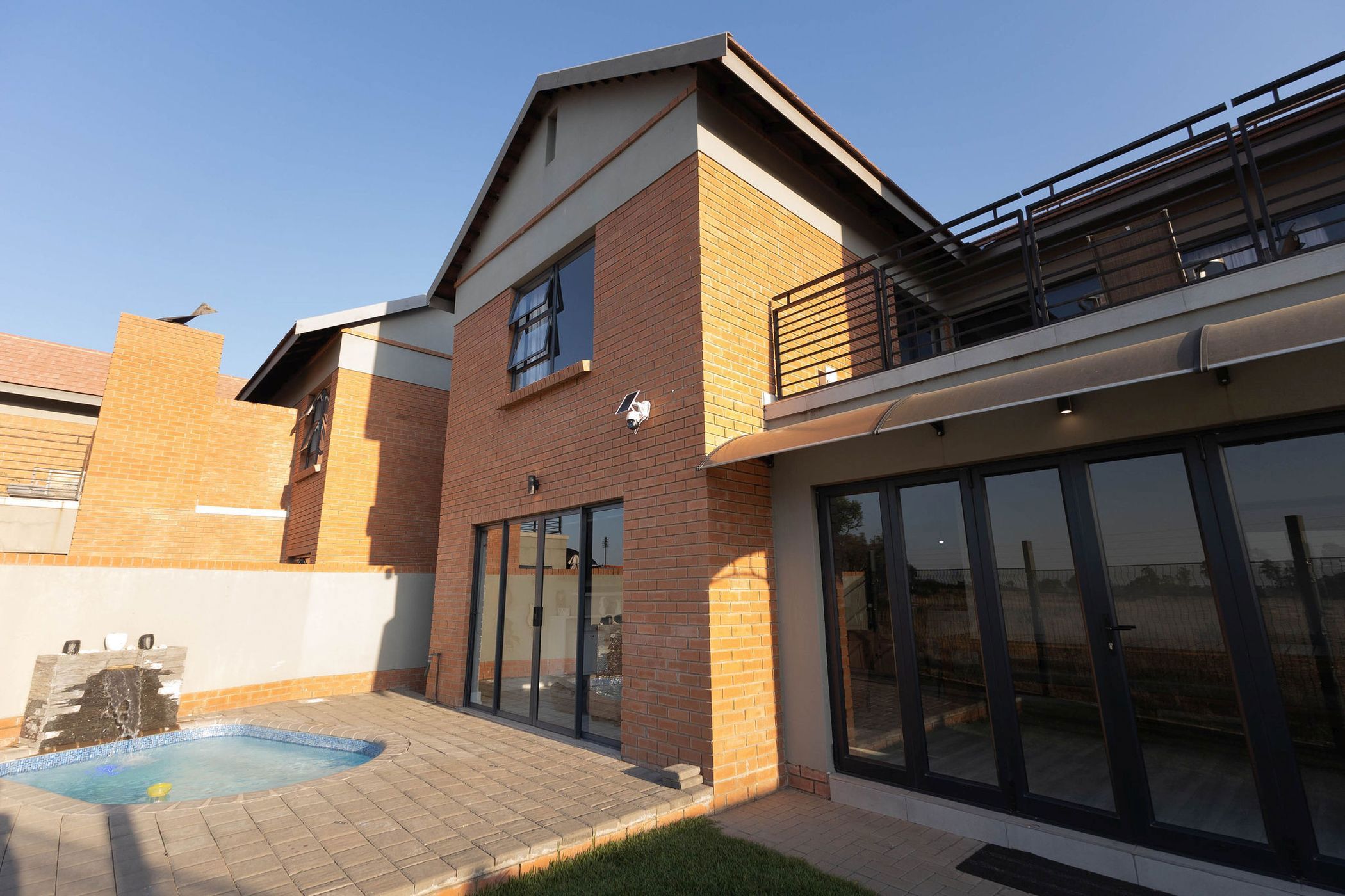 Townhouse sold in Somerton Estate - 1BX1677144