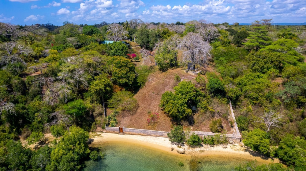 Beachfront villa for sale in Kilifi, Kenya - 3KE1674088