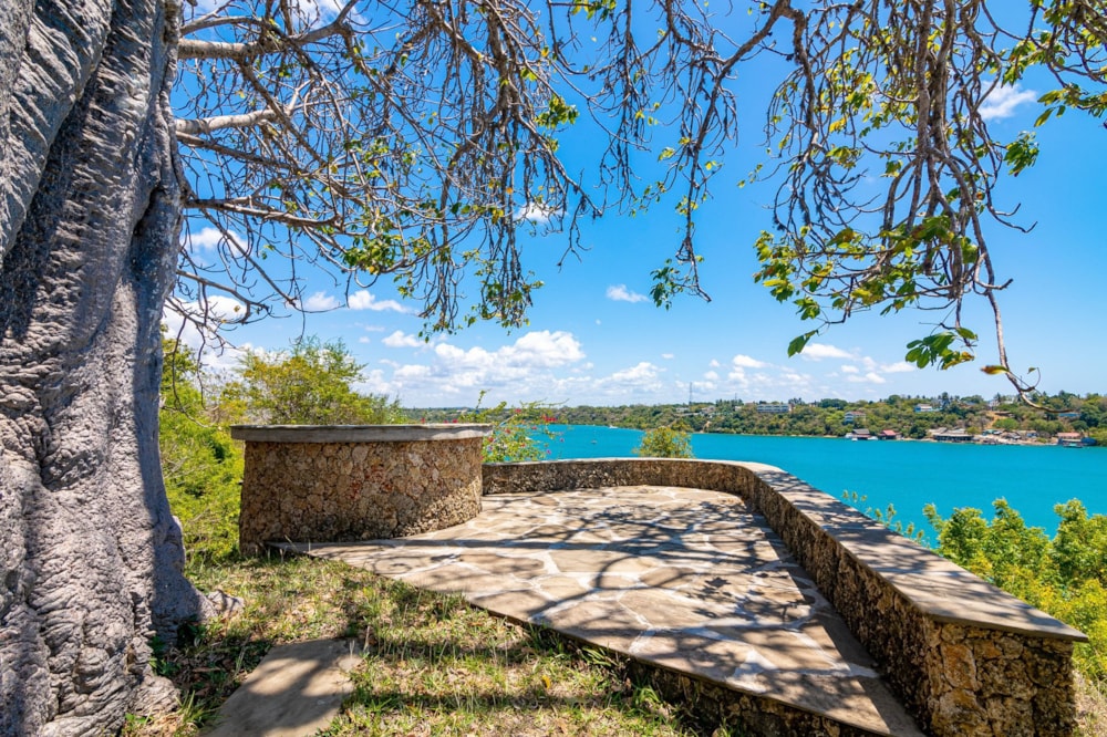 Beachfront villa for sale in Kilifi, Kenya - 3KE1674088