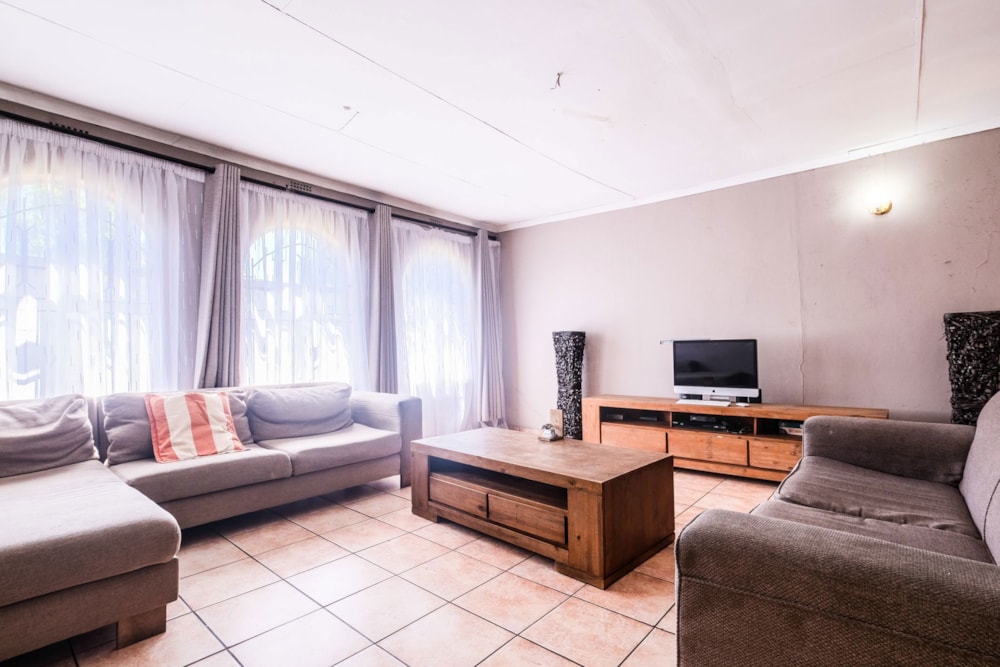 House sold in Pimville - RDT1673448