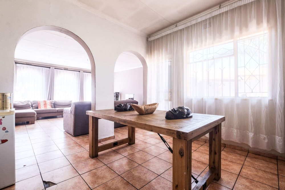 House sold in Pimville - RDT1673448